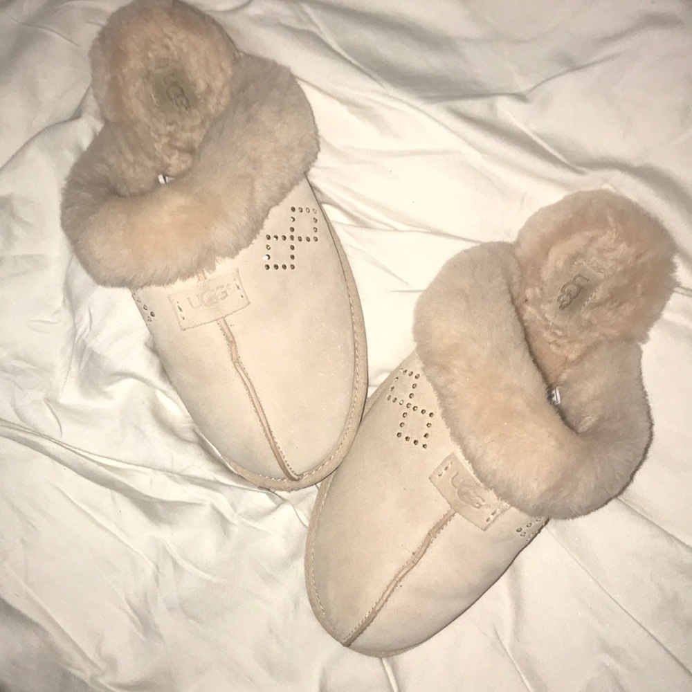 Baby pink ugg slipper
